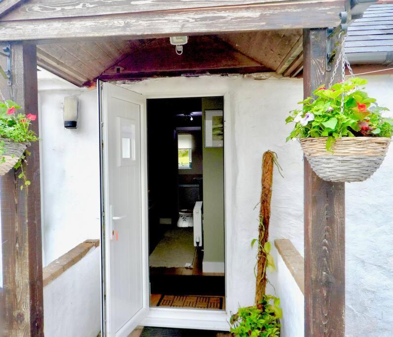 טרורו Stunning Annexe 1 Luxury Bedroom, Eating Area & Bathroom Only! מראה חיצוני תמונה