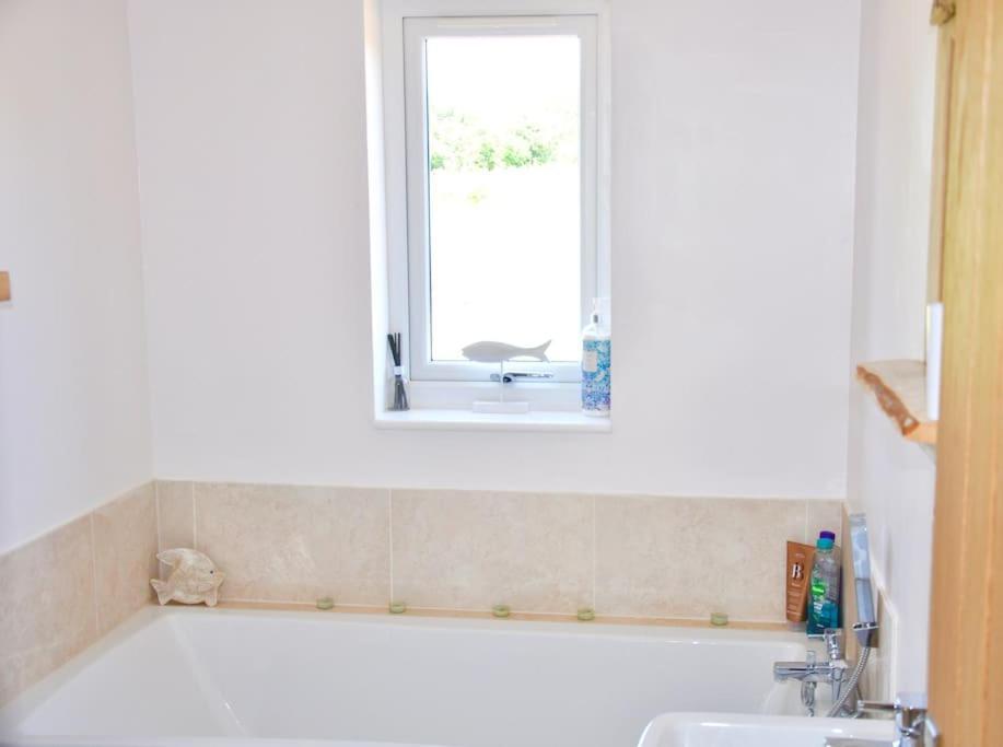 טרורו Stunning Annexe 1 Luxury Bedroom, Eating Area & Bathroom Only! מראה חיצוני תמונה