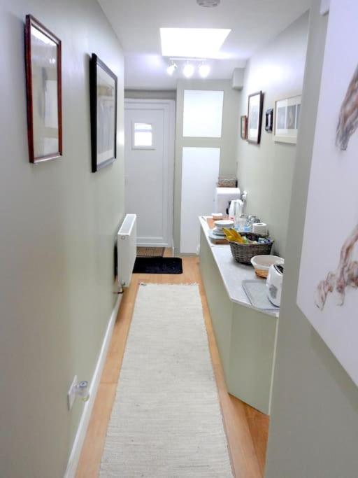 טרורו Stunning Annexe 1 Luxury Bedroom, Eating Area & Bathroom Only! מראה חיצוני תמונה