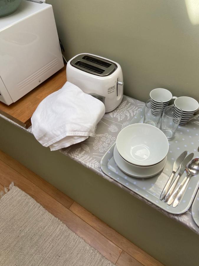 טרורו Stunning Annexe 1 Luxury Bedroom, Eating Area & Bathroom Only! מראה חיצוני תמונה