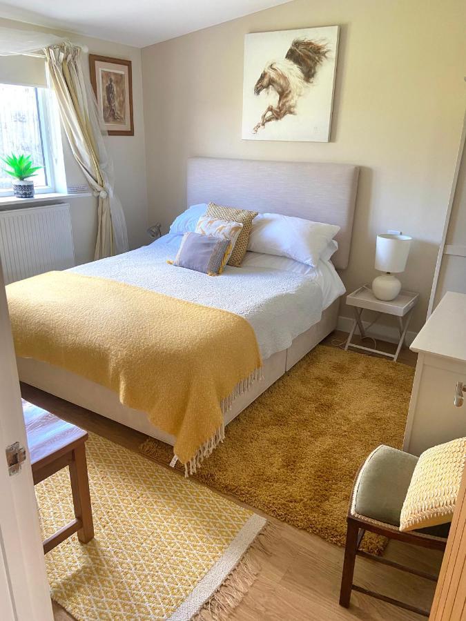 טרורו Stunning Annexe 1 Luxury Bedroom, Eating Area & Bathroom Only! מראה חיצוני תמונה