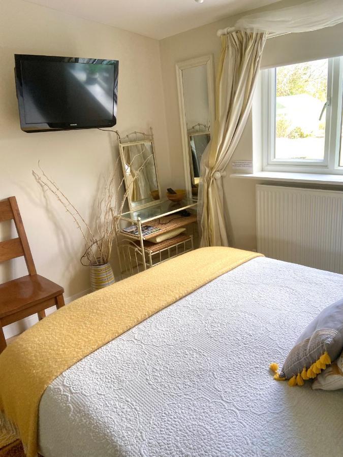 טרורו Stunning Annexe 1 Luxury Bedroom, Eating Area & Bathroom Only! מראה חיצוני תמונה